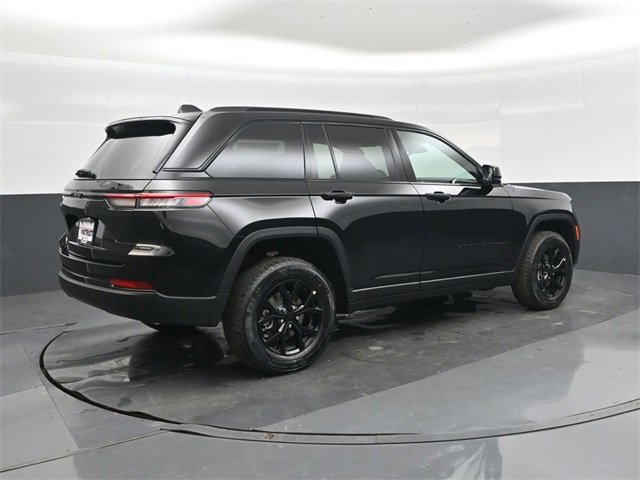 New 2025 Jeep Grand Cherokee Altitude image 4