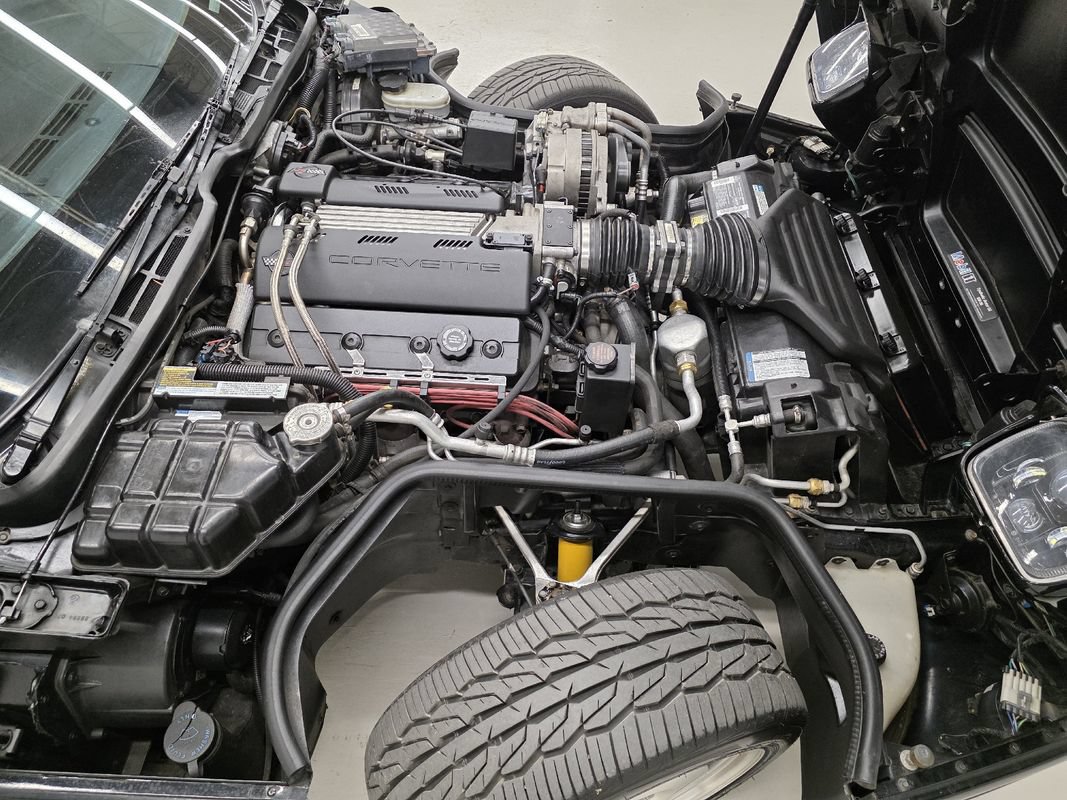 Used 1995 Chevrolet Corvette Coupe RWD image 45