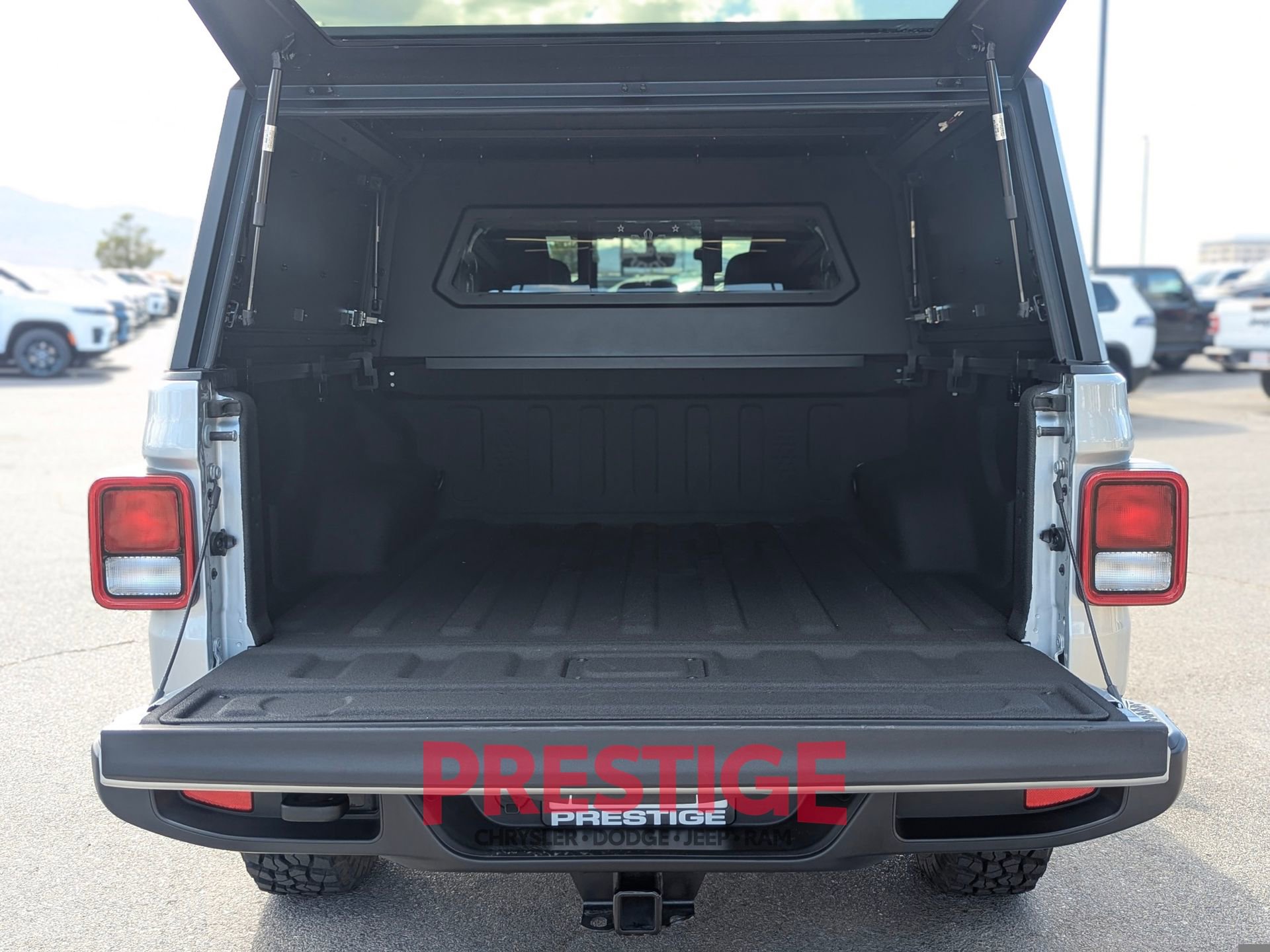 Used 2023 Jeep Gladiator Sport AWD/4WD image 13