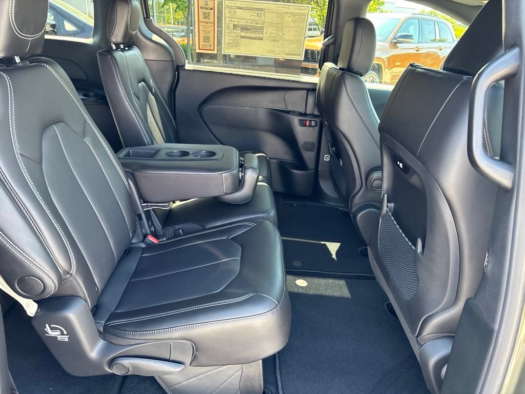 New 2027 Chrysler Pacifica Select FWD image 20