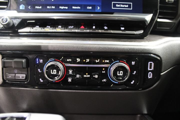 Used 2025 Chevrolet Silverado 1500 LTZ AWD/4WD image 38