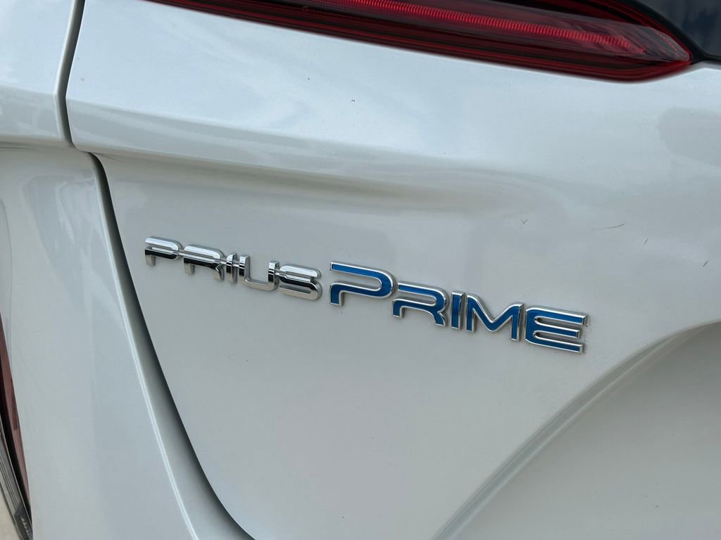 Used 2022 Toyota Prius Prime LE FWD image 12