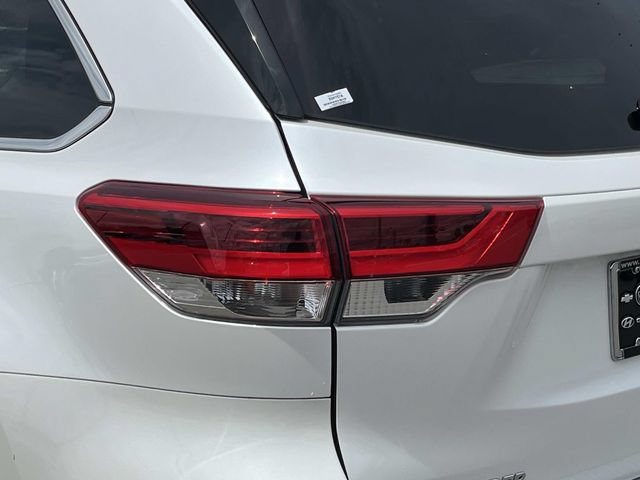 Used 2018 Toyota Highlander Limited w/ Protection Package #3 AWD/4WD image 10