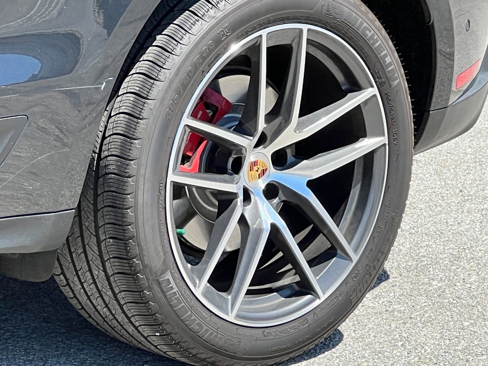 Certified 2022 Porsche Macan S AWD/4WD image 11
