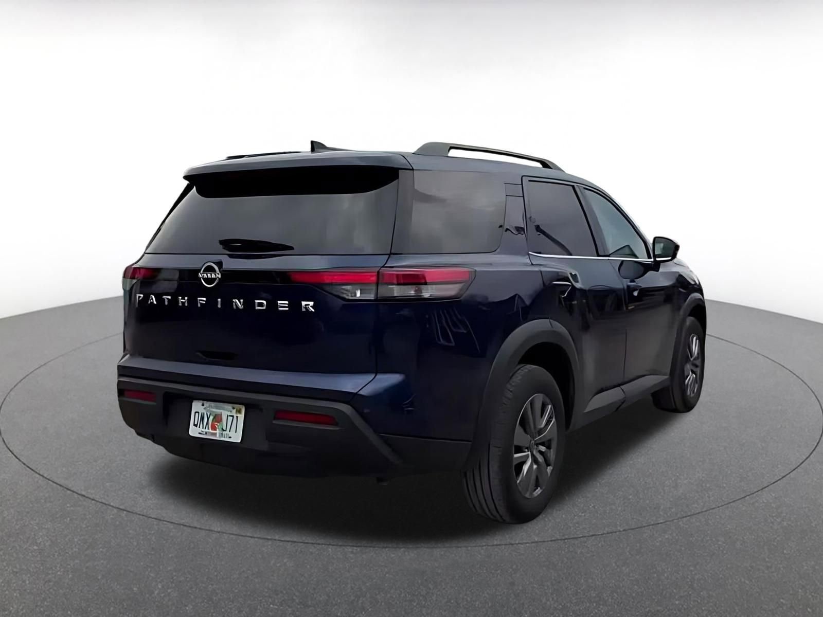 Used 2025 Nissan Pathfinder SV image 14