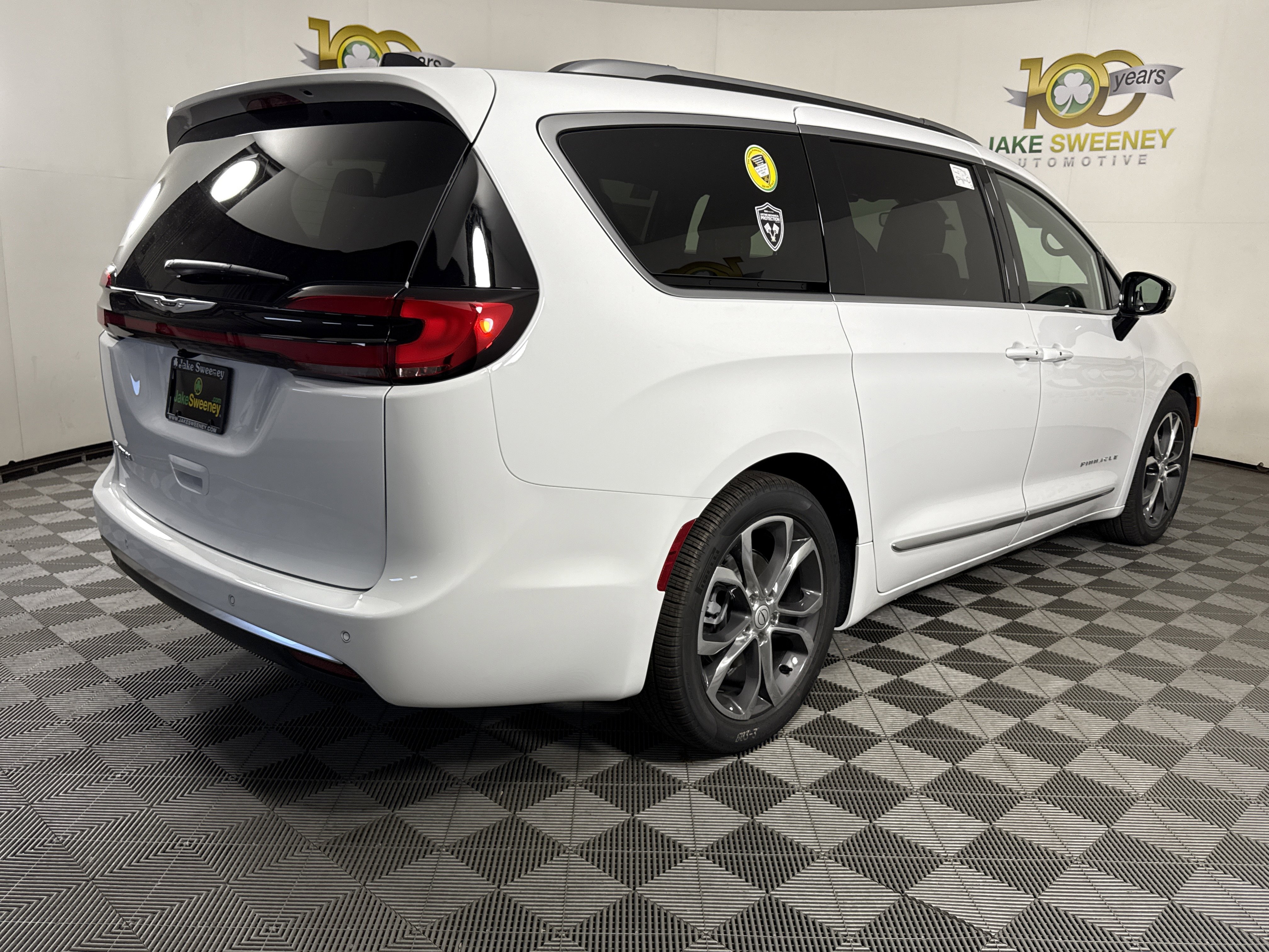 New 2026 Chrysler Pacifica Pinnacle image 7