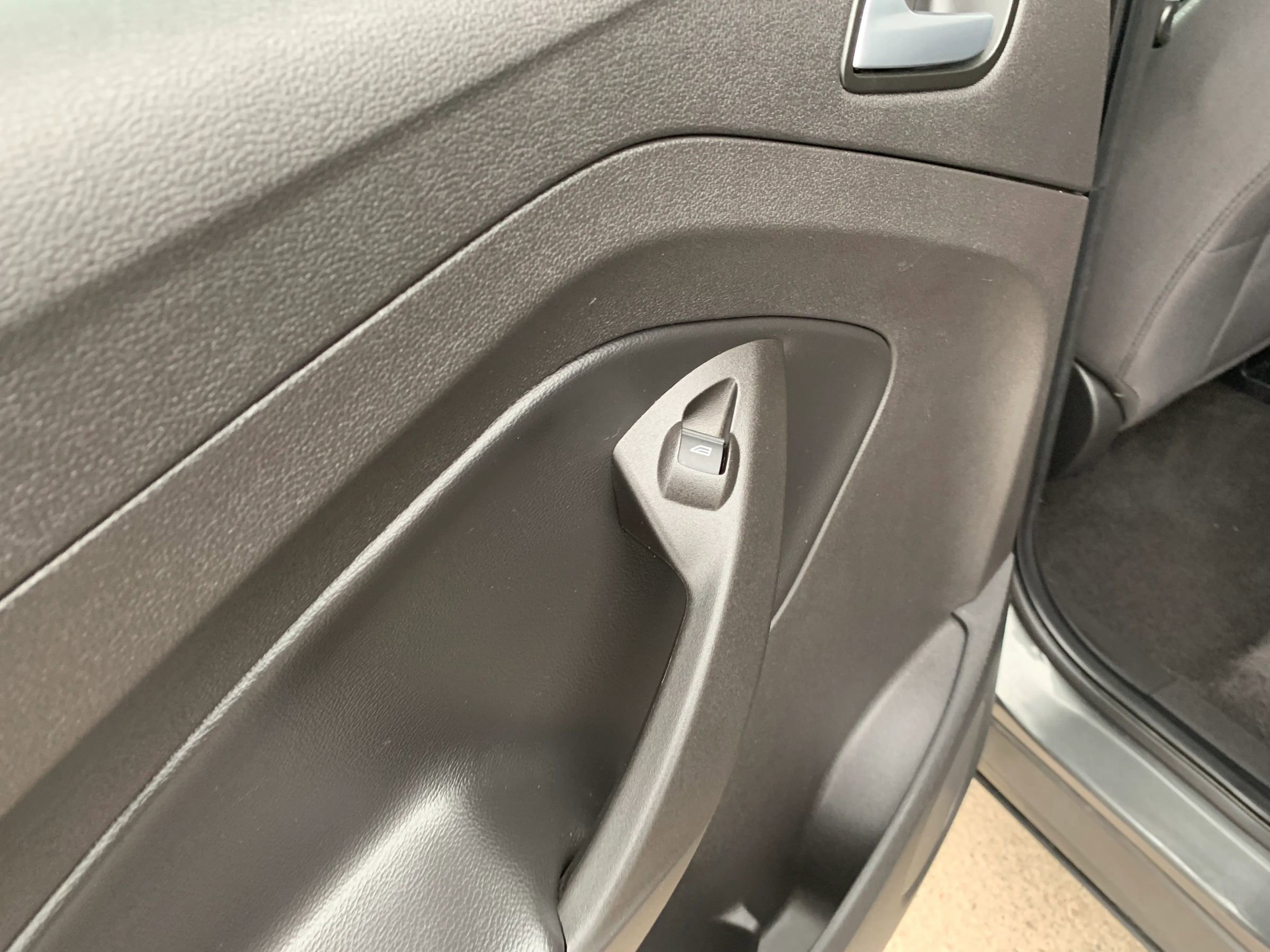 Used 2018 Ford Escape SE w/ SE Sync 3 Package image 34