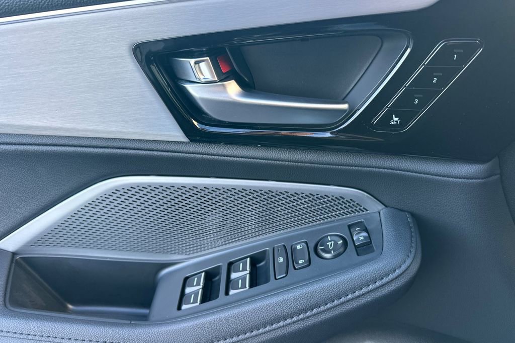 Certified 2025 Acura MDX FWD image 12