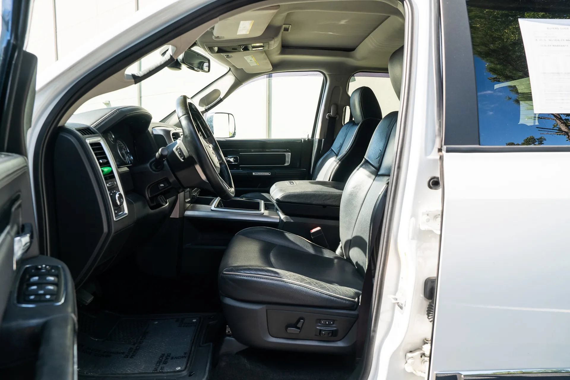 Used 2015 RAM 2500 Limited AWD/4WD image 17