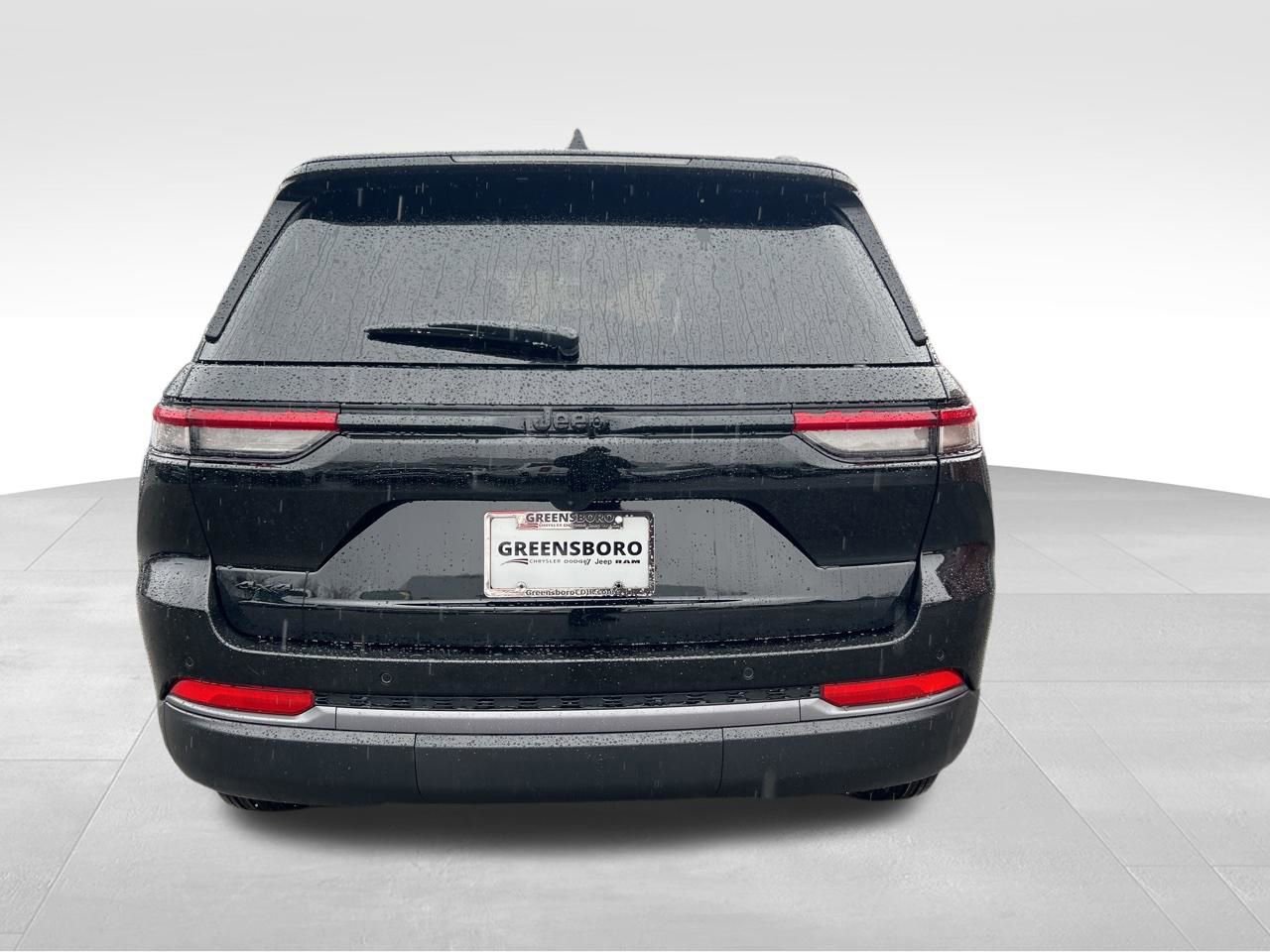 New 2026 Jeep Grand Cherokee Altitude image 4