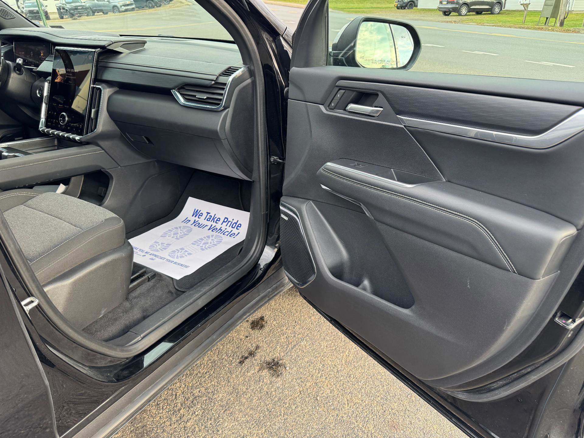 Used 2025 GMC Acadia Elevation image 45