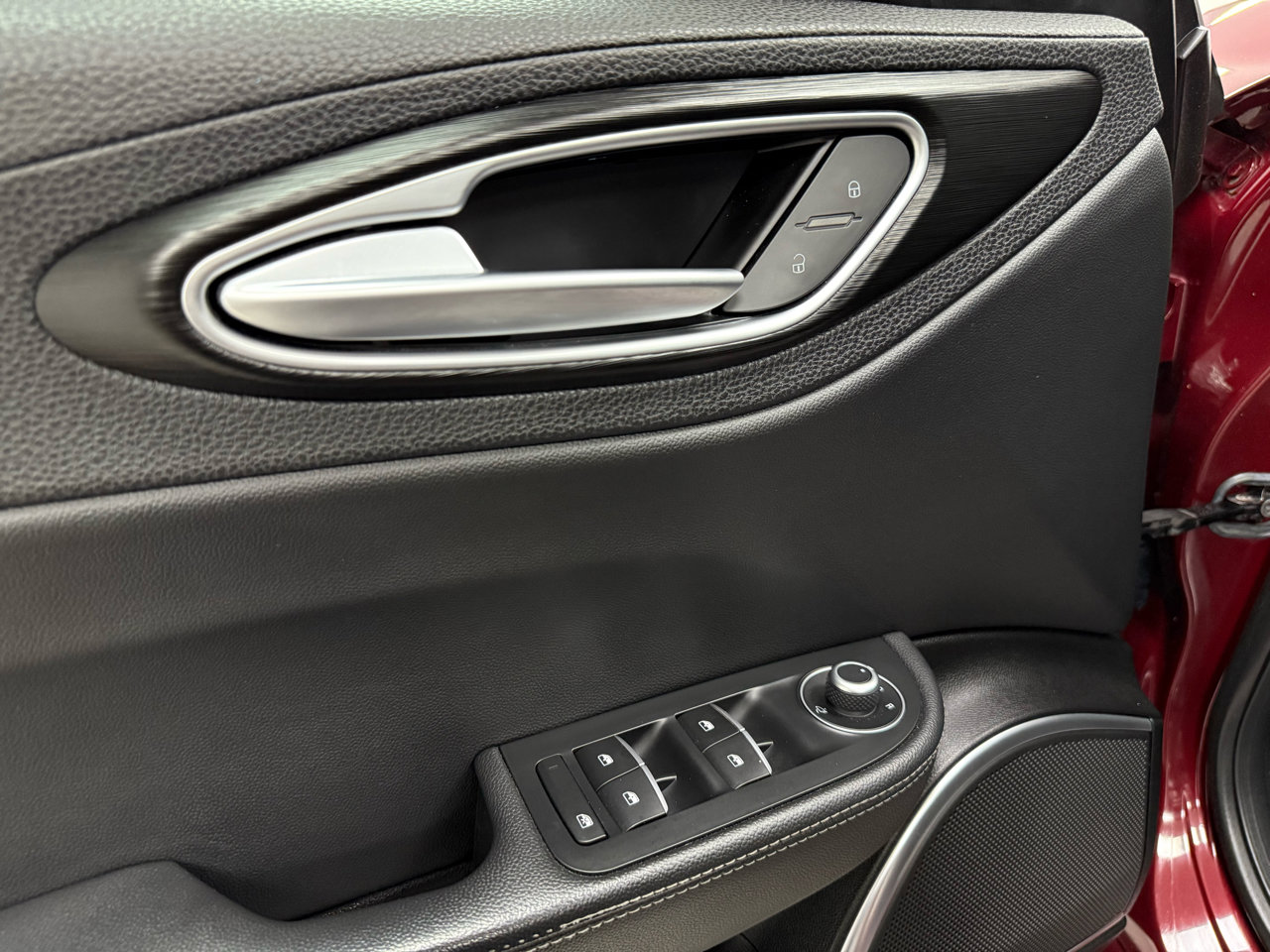 Used 2018 Alfa Romeo Giulia AWD image 15