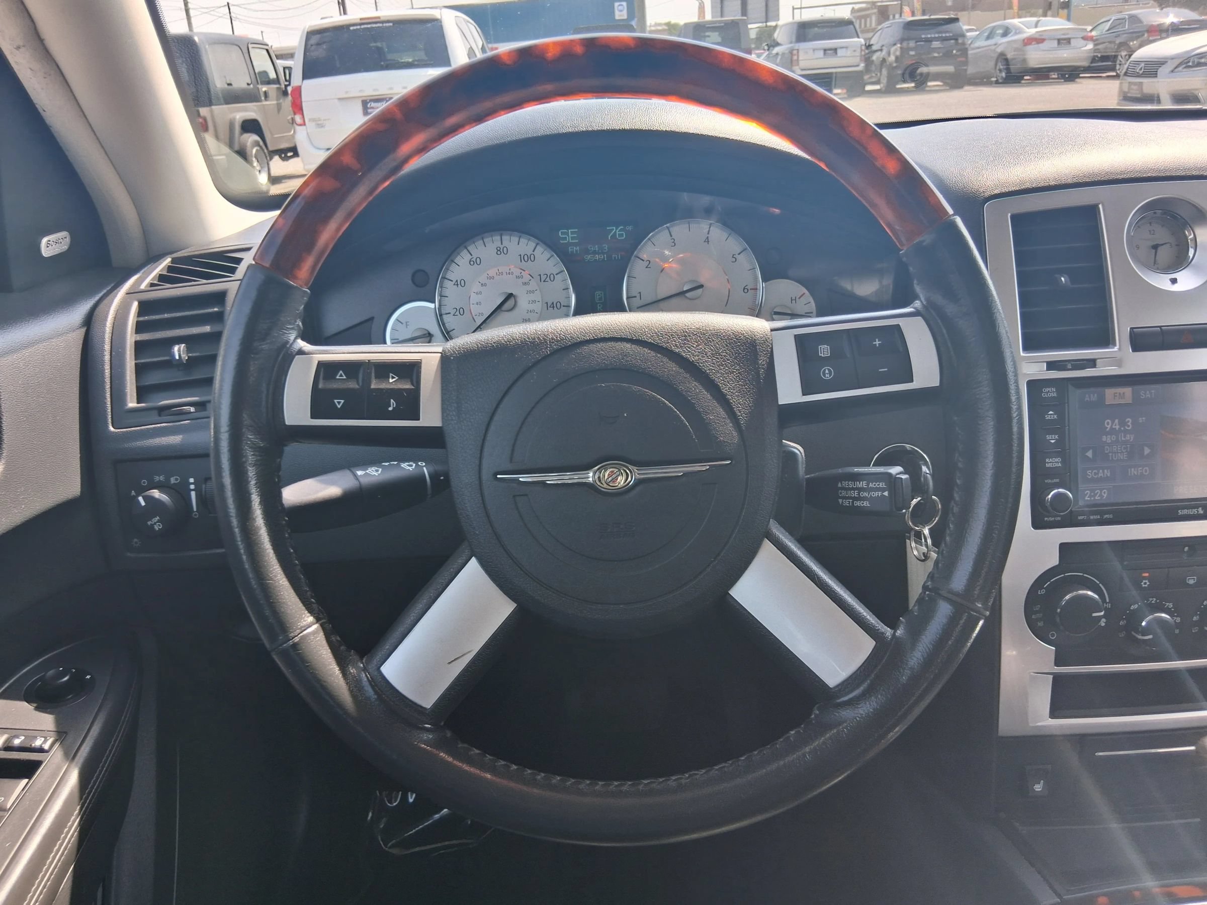 Used 2009 Chrysler 300 C RWD image 13