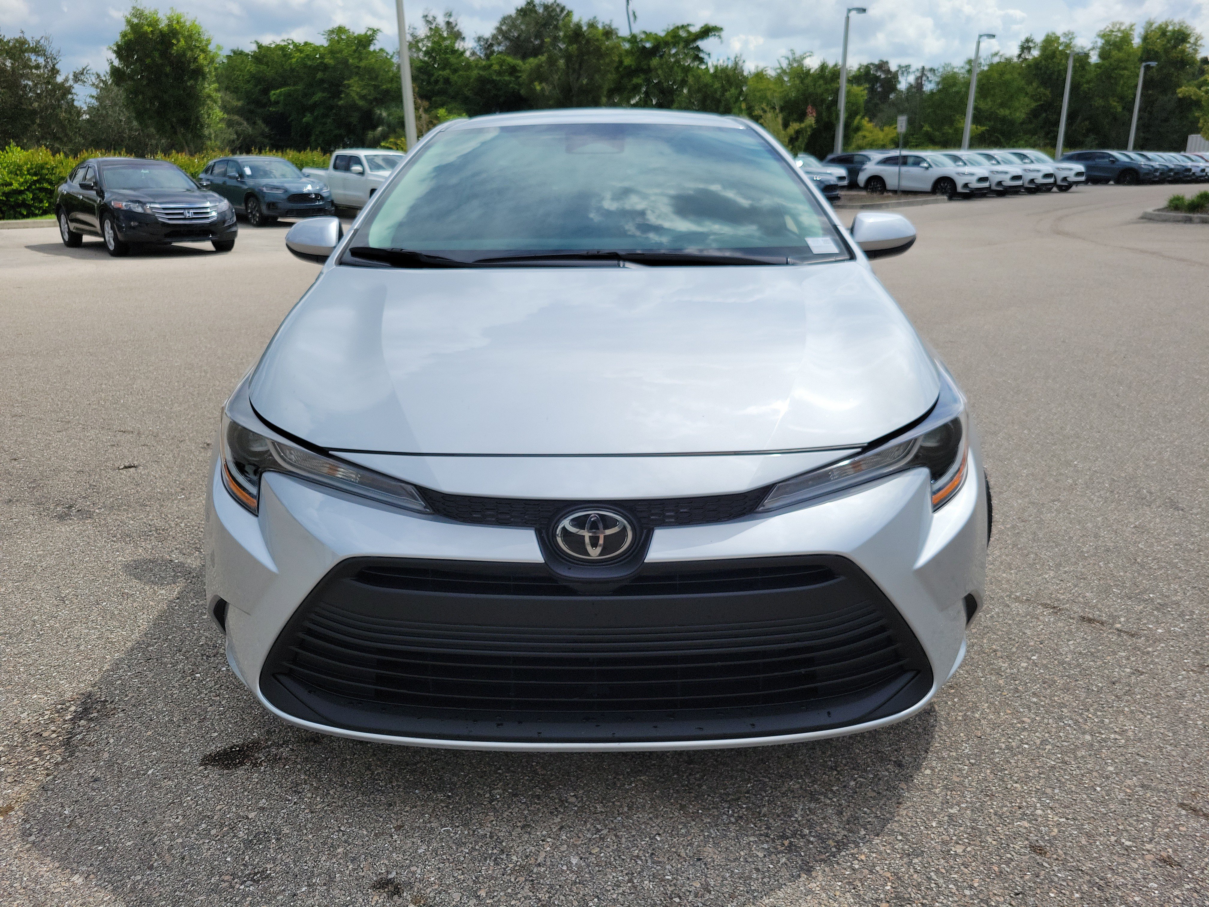 Used 2023 Toyota Corolla LE FWD image 2