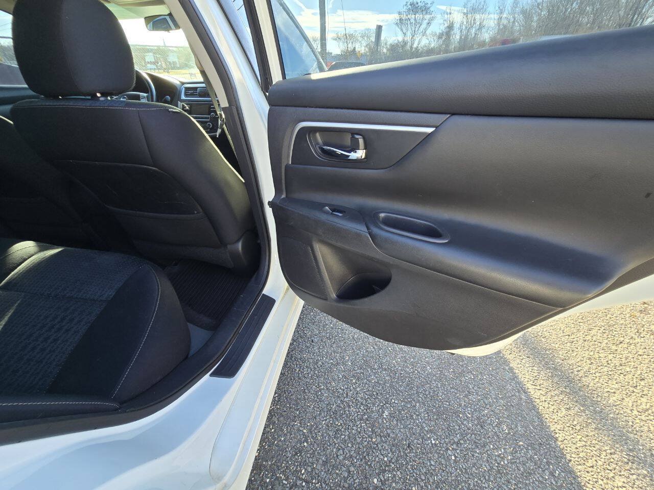 Used 2016 Nissan Altima 2.5 SV FWD image 34