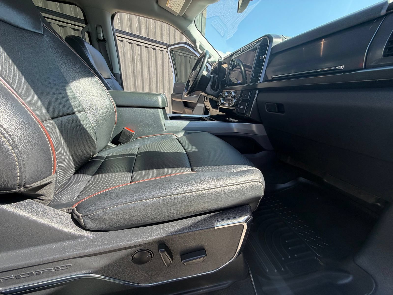 Used 2023 Ford F350 Lariat AWD/4WD image 32