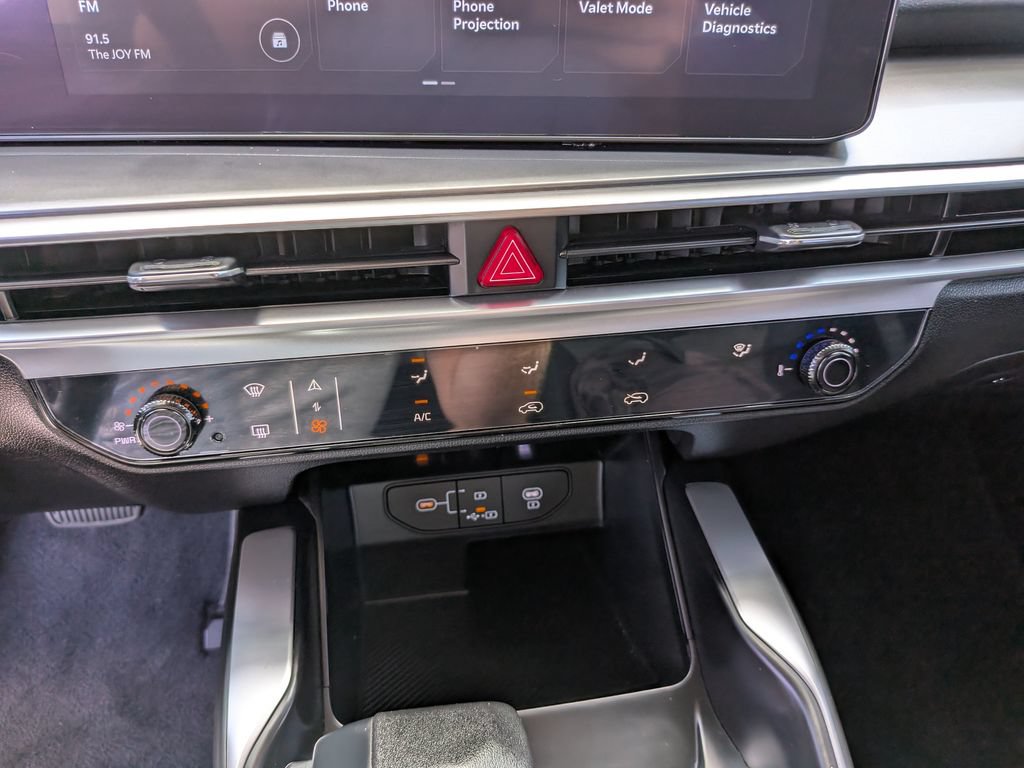 Certified 2025 Kia Sorento LX FWD image 25