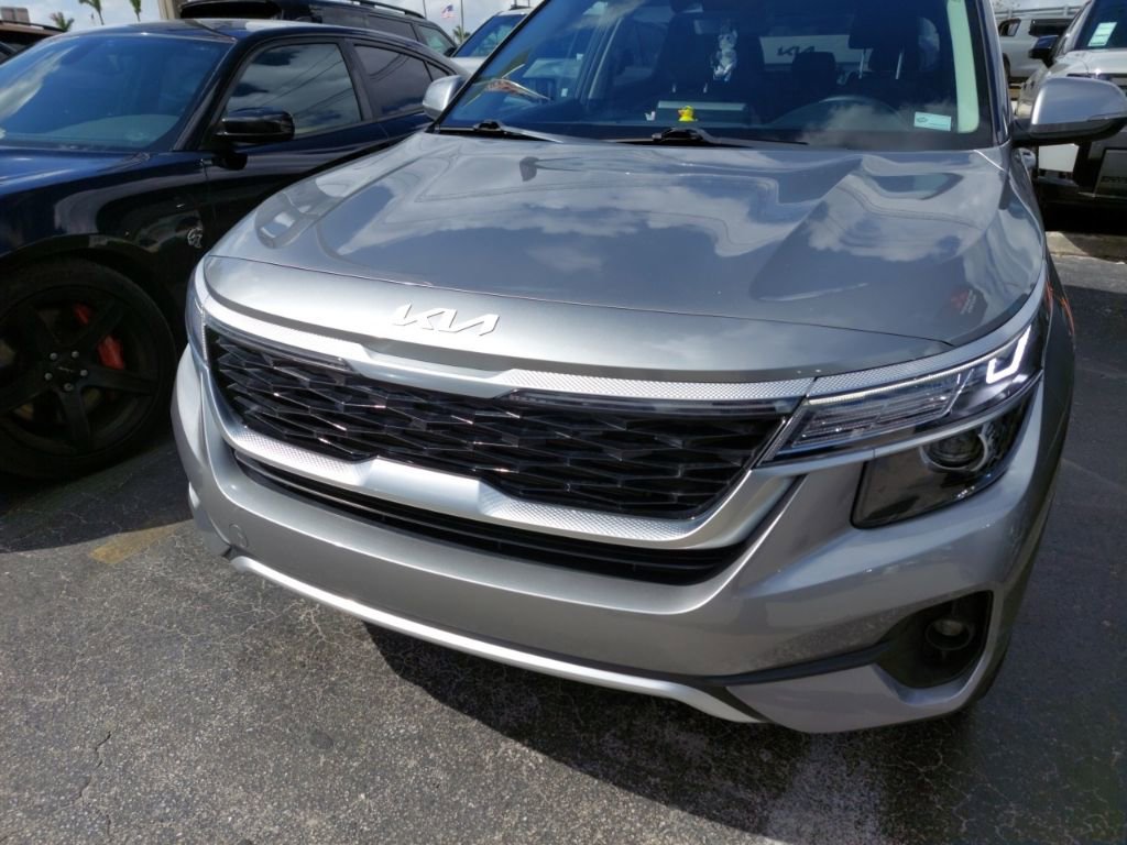 Used 2023 Kia Seltos S w/ Navigation Package image 2