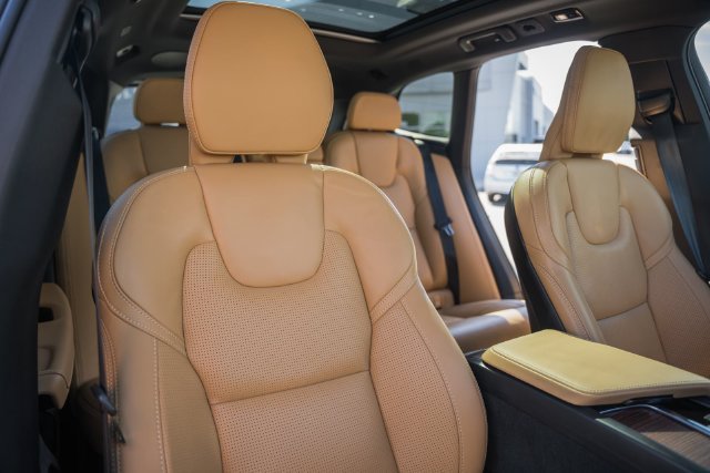 Certified 2024 Volvo XC60 T8 Ultimate w/ Protection Package Premier AWD/4WD image 40