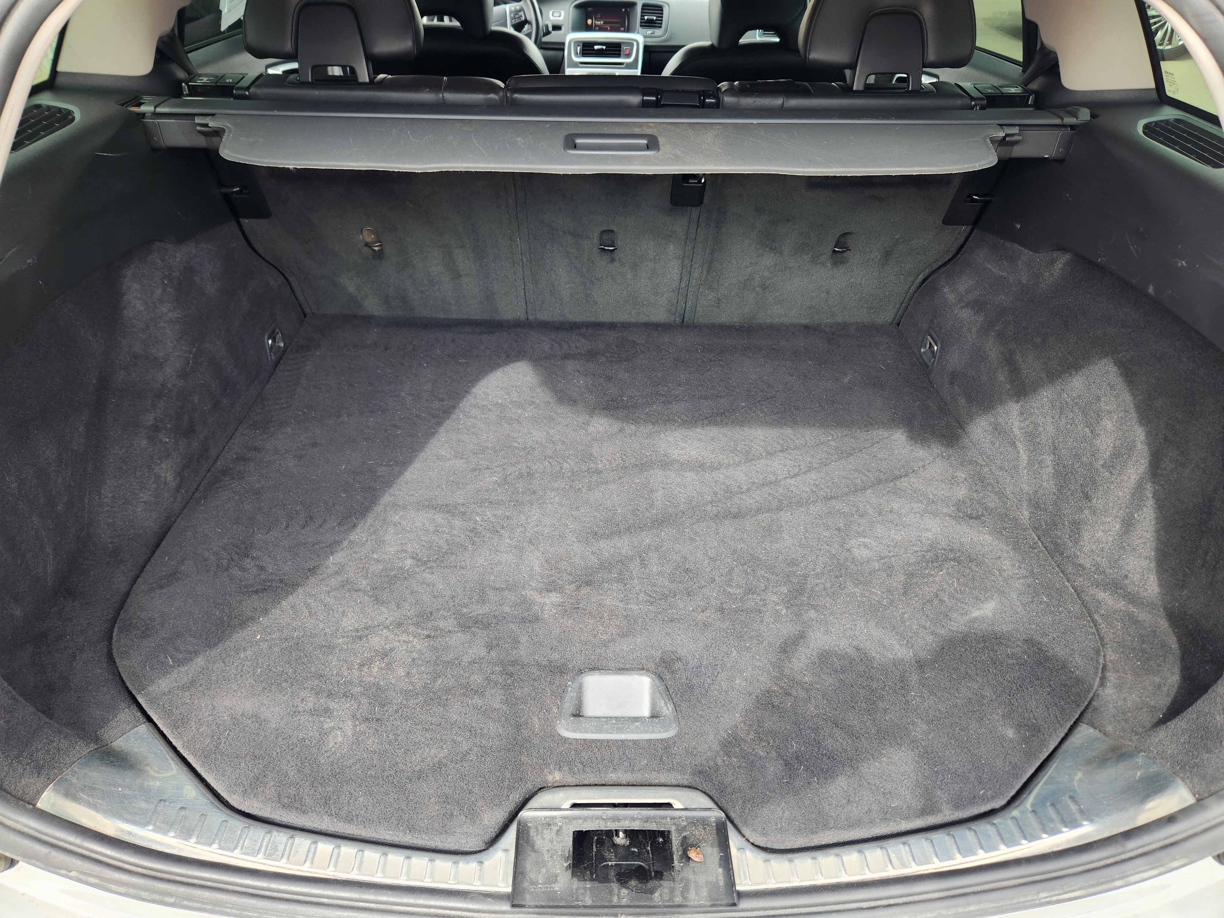 Used 2018 Volvo V60 T5 Cross Country w/ Convenience Package image 12