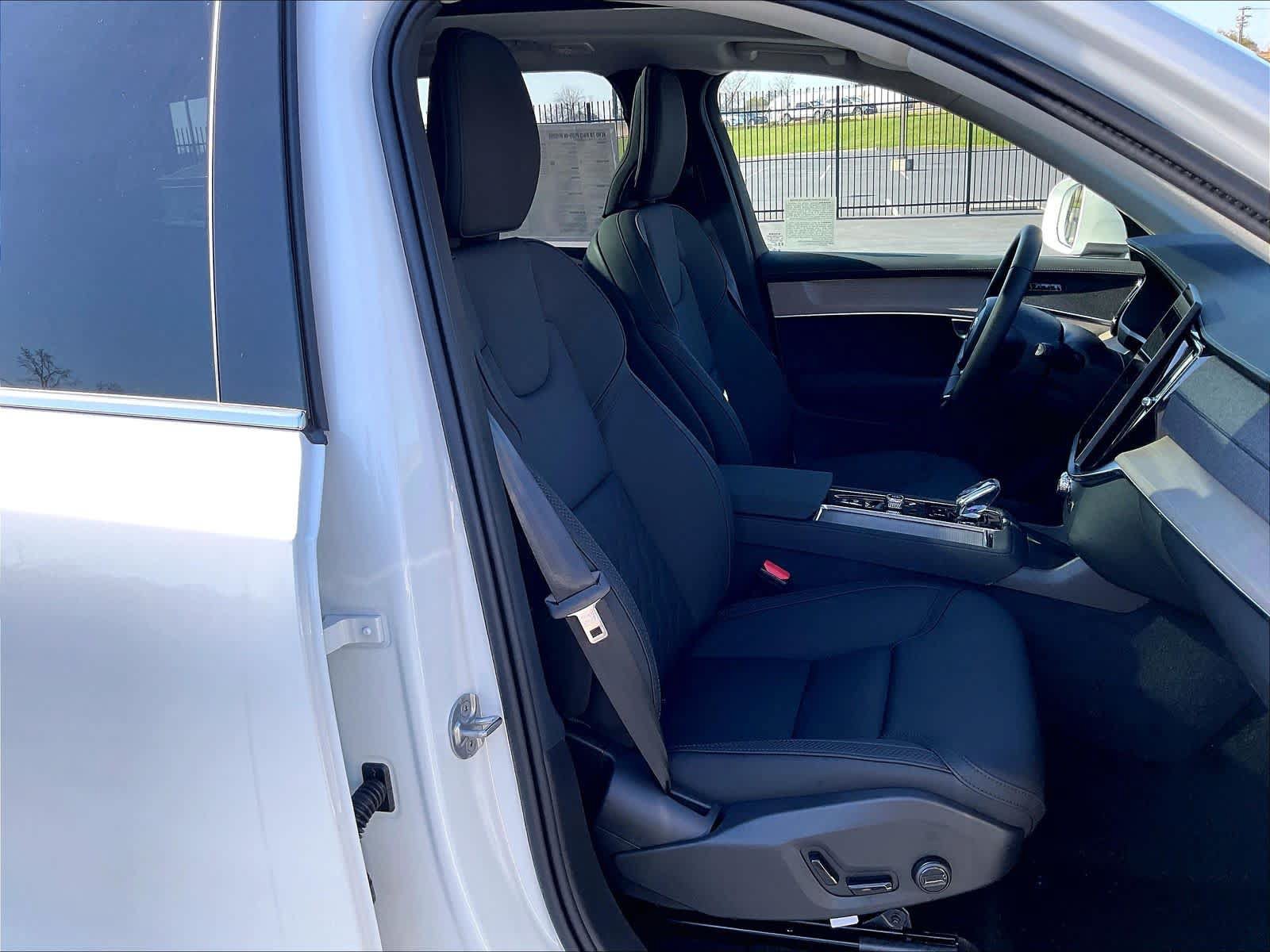 New 2026 Volvo XC90 T8 Plus w/ Protection Package AWD/4WD image 32