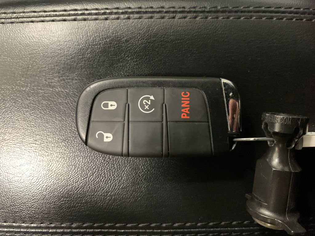 Used 2025 Jeep Compass Limited image 29