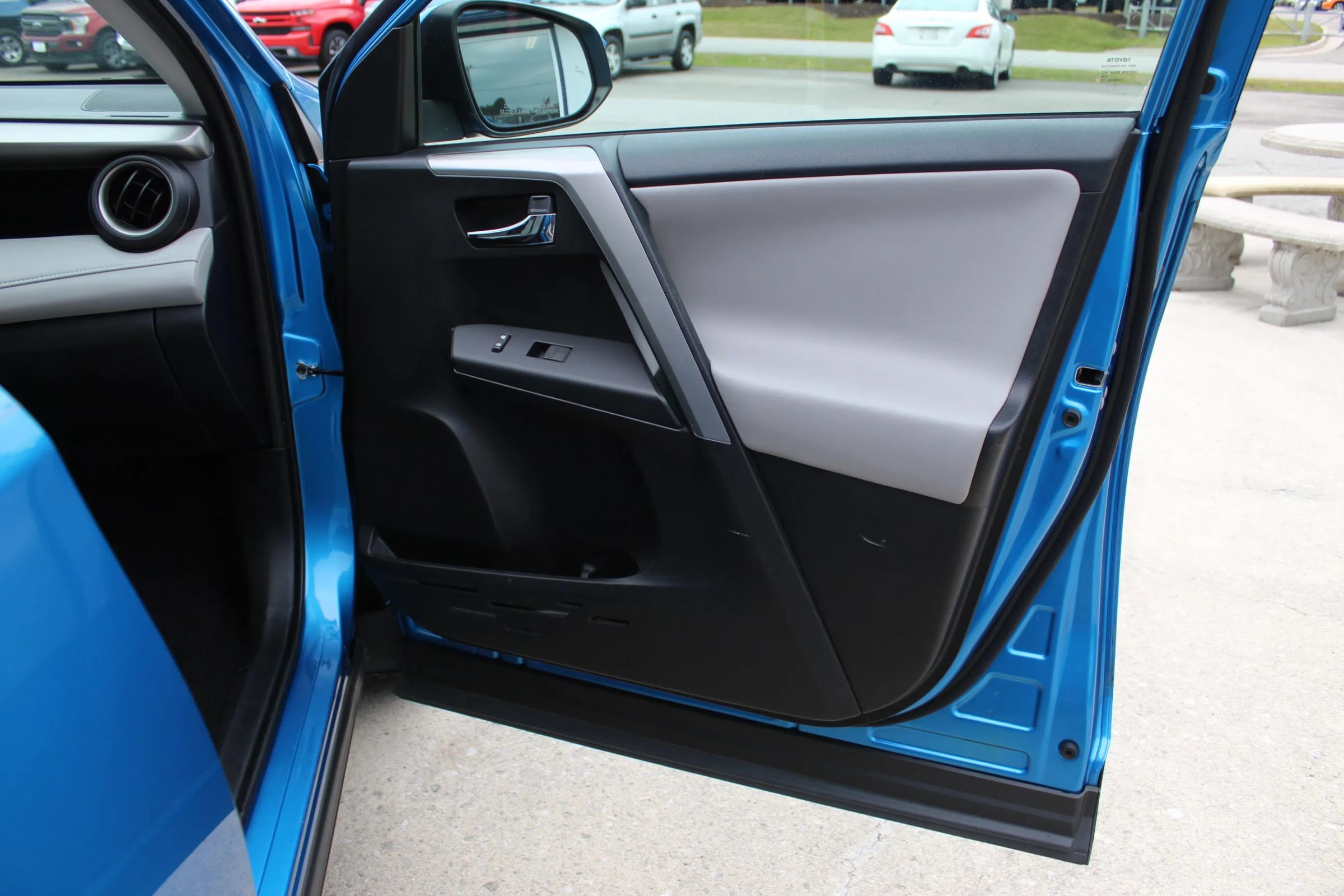 Used 2016 Toyota RAV4 XLE image 26