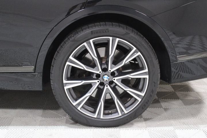 Used 2021 BMW X7 M50i w/ Dynamic Handling Package AWD/4WD image 46