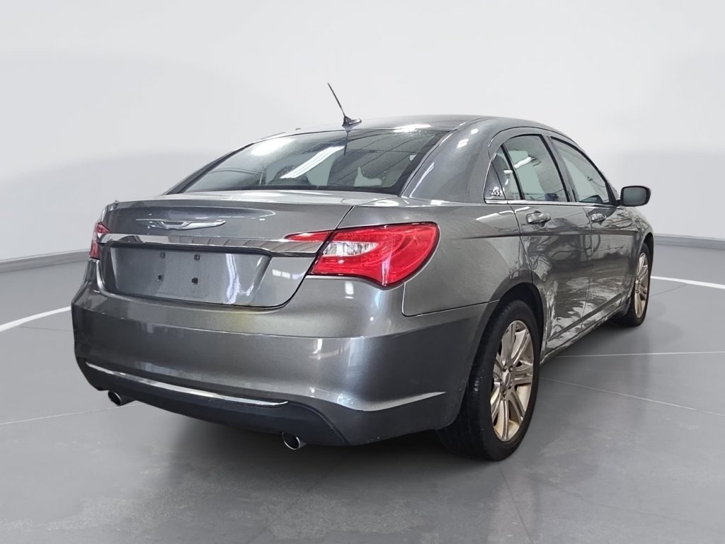 Used 2011 Chrysler 200 Touring FWD image 3