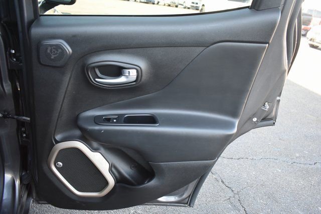 Used 2017 Jeep Renegade Limited image 39