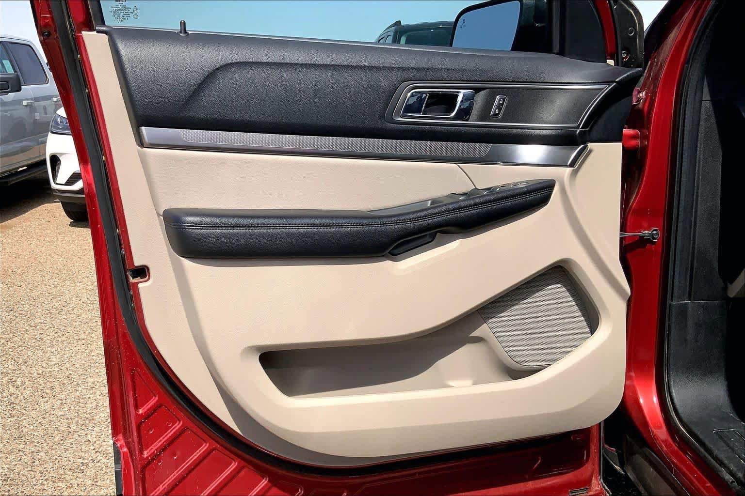 Used 2019 Ford Explorer XLT w/ Equipment Group 201A FWD image 22