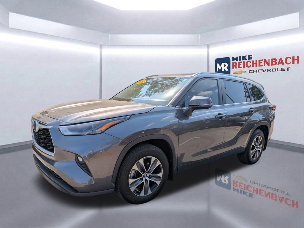 Used 2024 Toyota Highlander XLE FWD image 8
