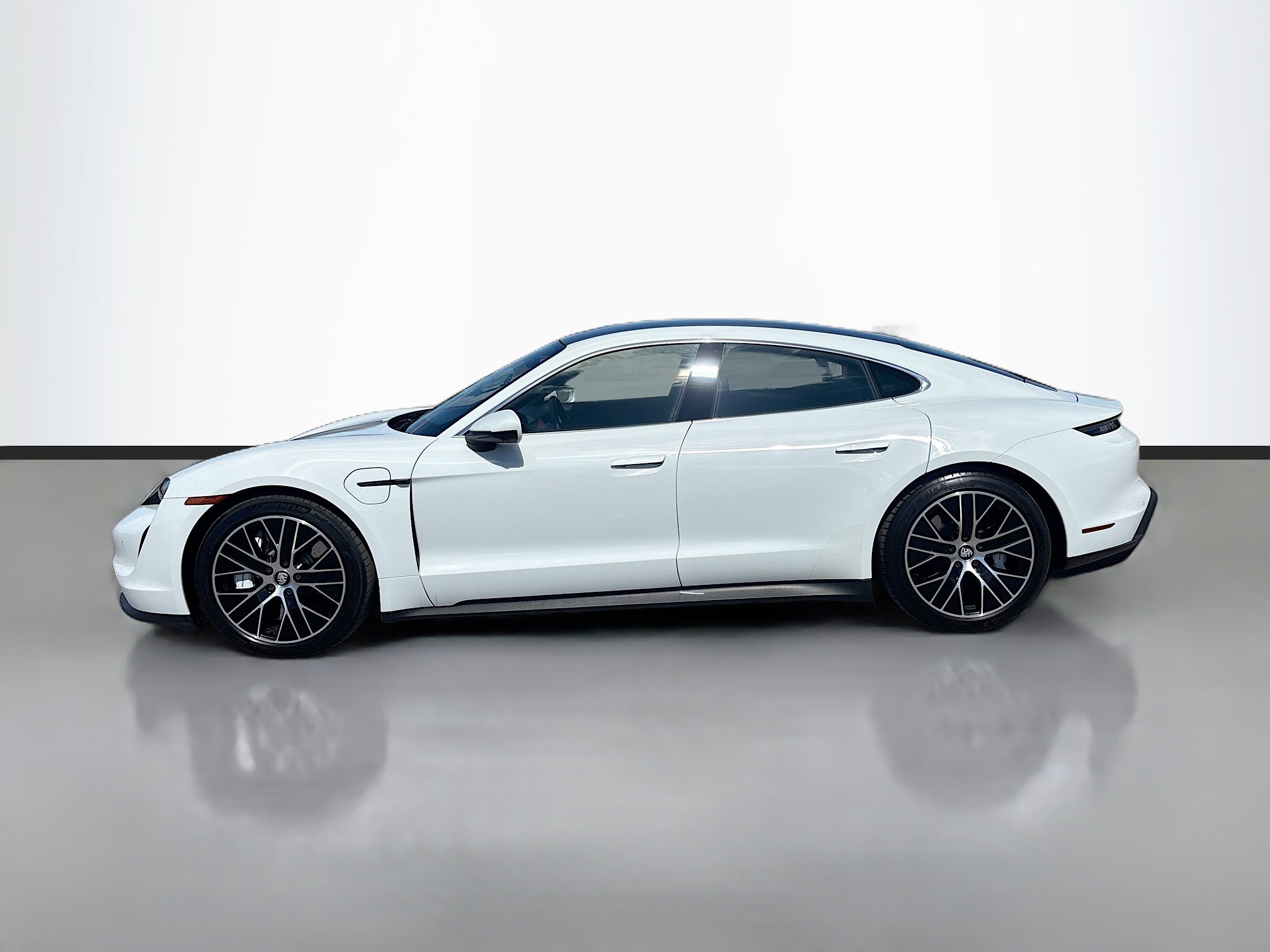 Used 2021 Porsche Taycan 4S image 2