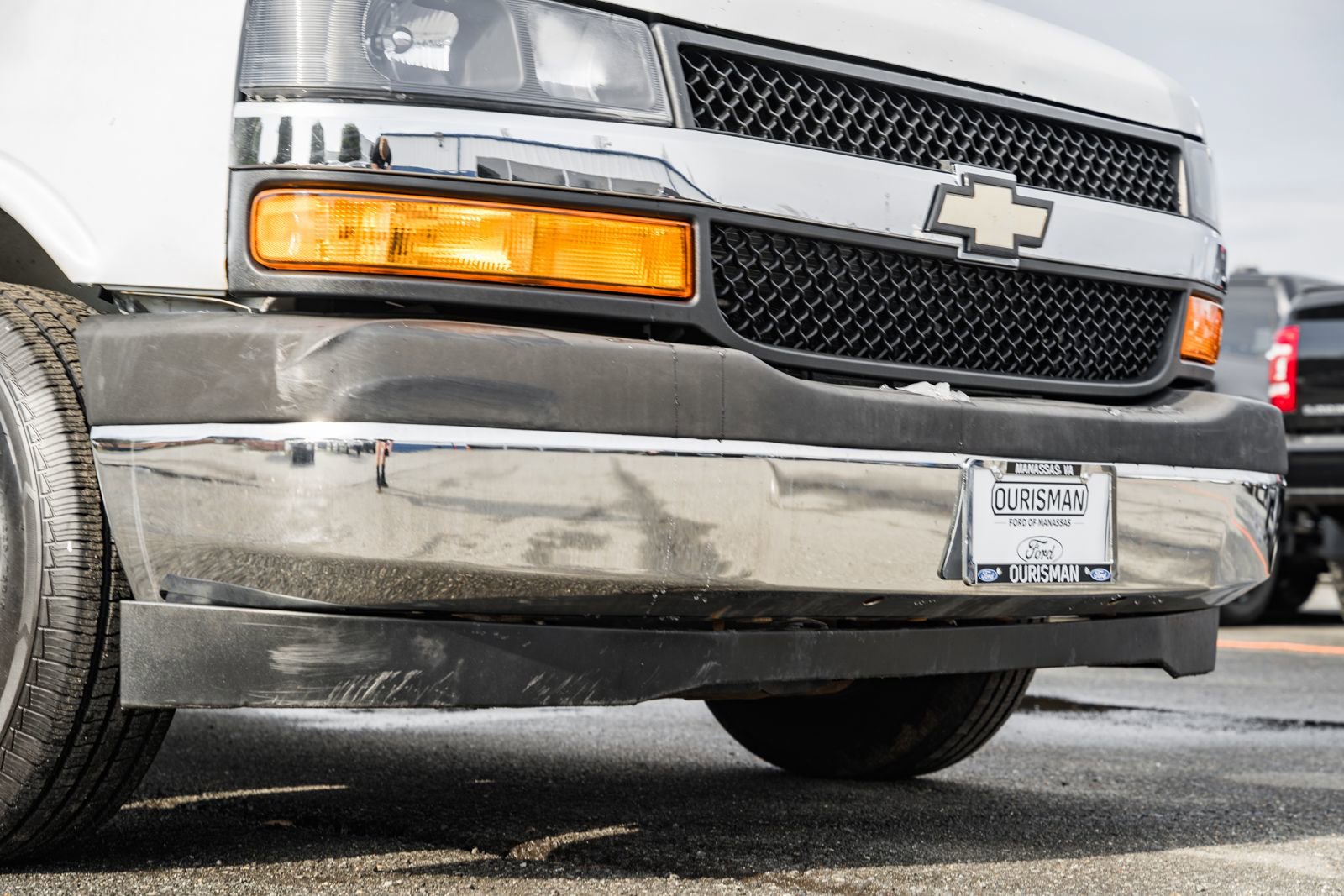 Used 2018 Chevrolet Express 3500 w/ Driver Convenience Package image 15