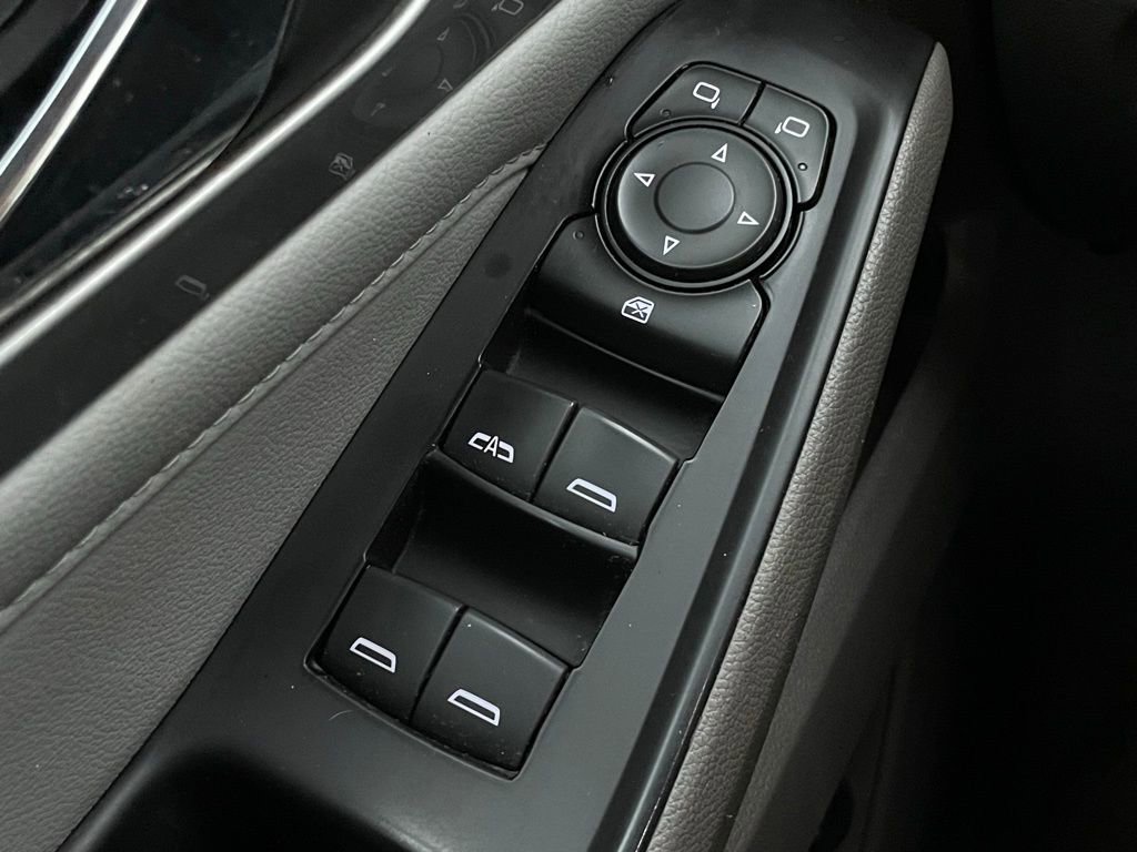 Used 2019 Chevrolet Traverse LT image 12