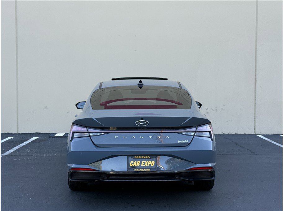 Used 2022 Hyundai Elantra Limited w/ Preferred Accessory Package image 5