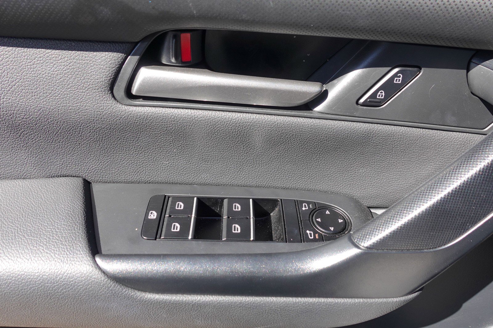 Used 2025 MAZDA CX-50 AWD 2.5 S w/ Premium Package image 11