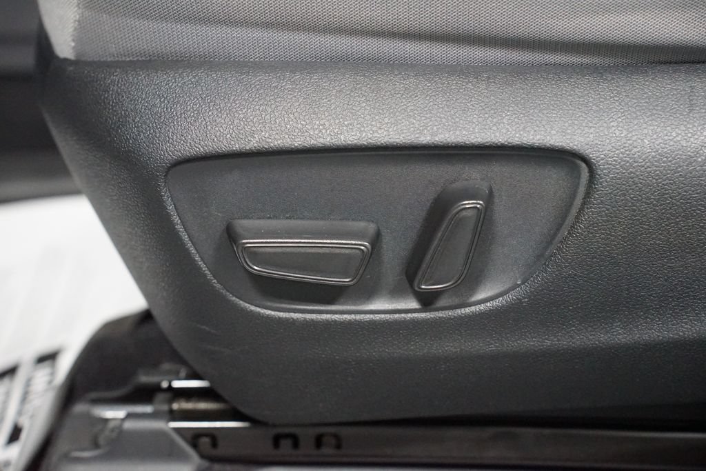 Certified 2023 Toyota Sienna LE FWD image 33