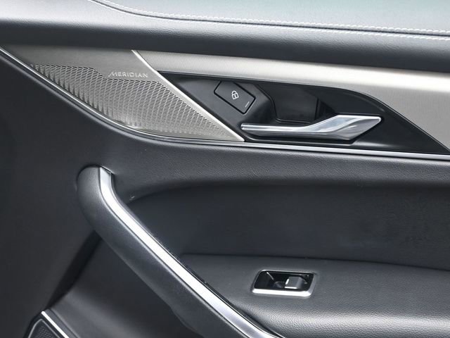 Used 2025 Jaguar F-PACE R-Dynamic S image 38