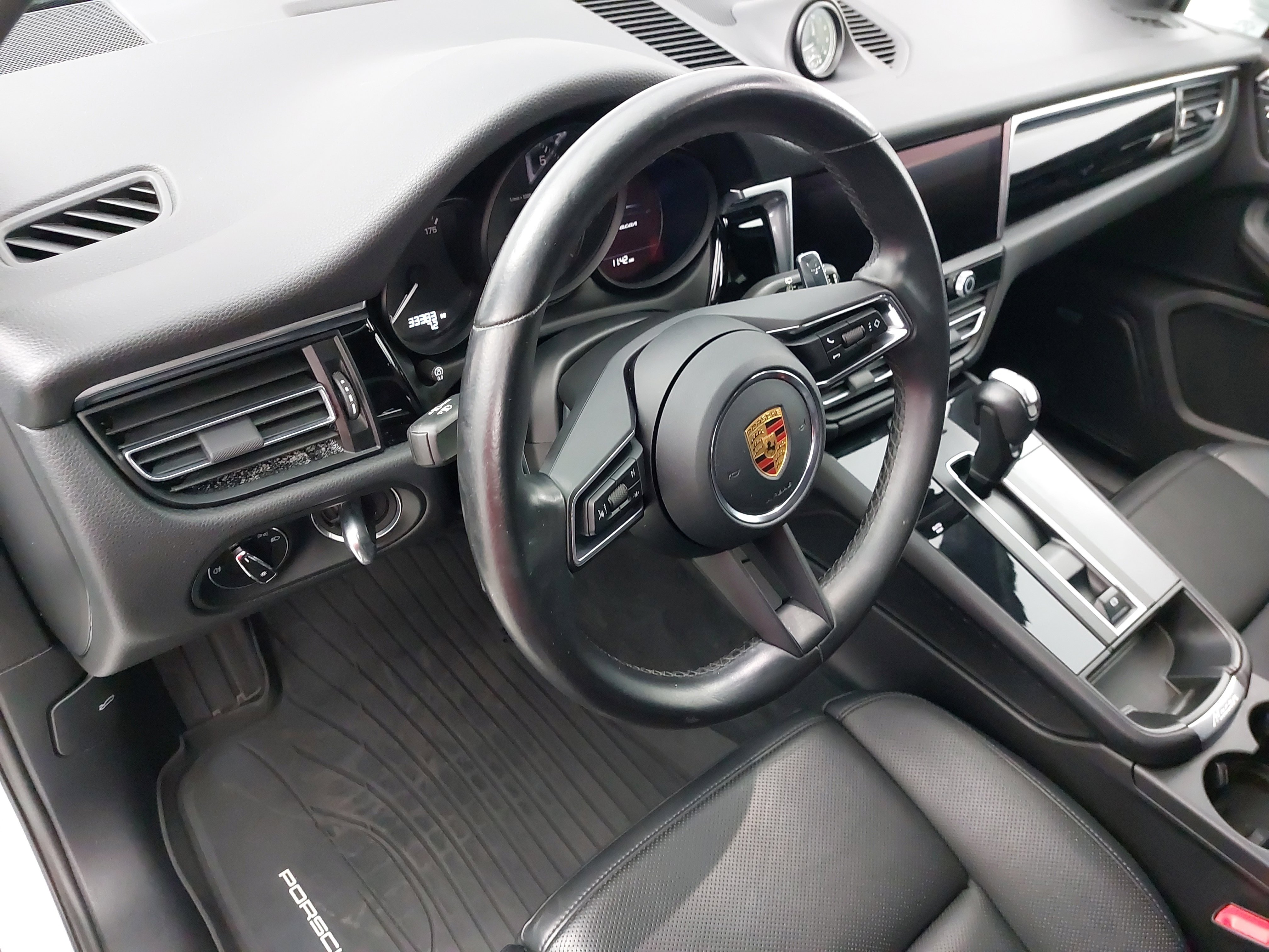 Used 2023 Porsche Macan image 4