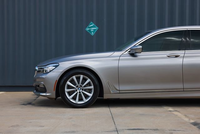 Used 2018 BMW 740i image 30