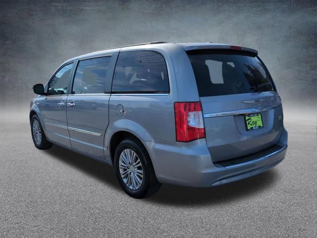 Used 2014 Chrysler Town & Country Touring-L w/ Driver Convenience Group image 7