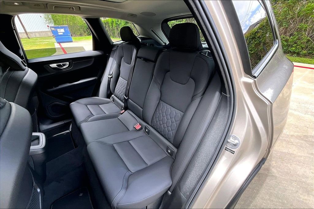 New 2026 Volvo XC60 B5 Plus w/ Protection Package Premier AWD/4WD image 23
