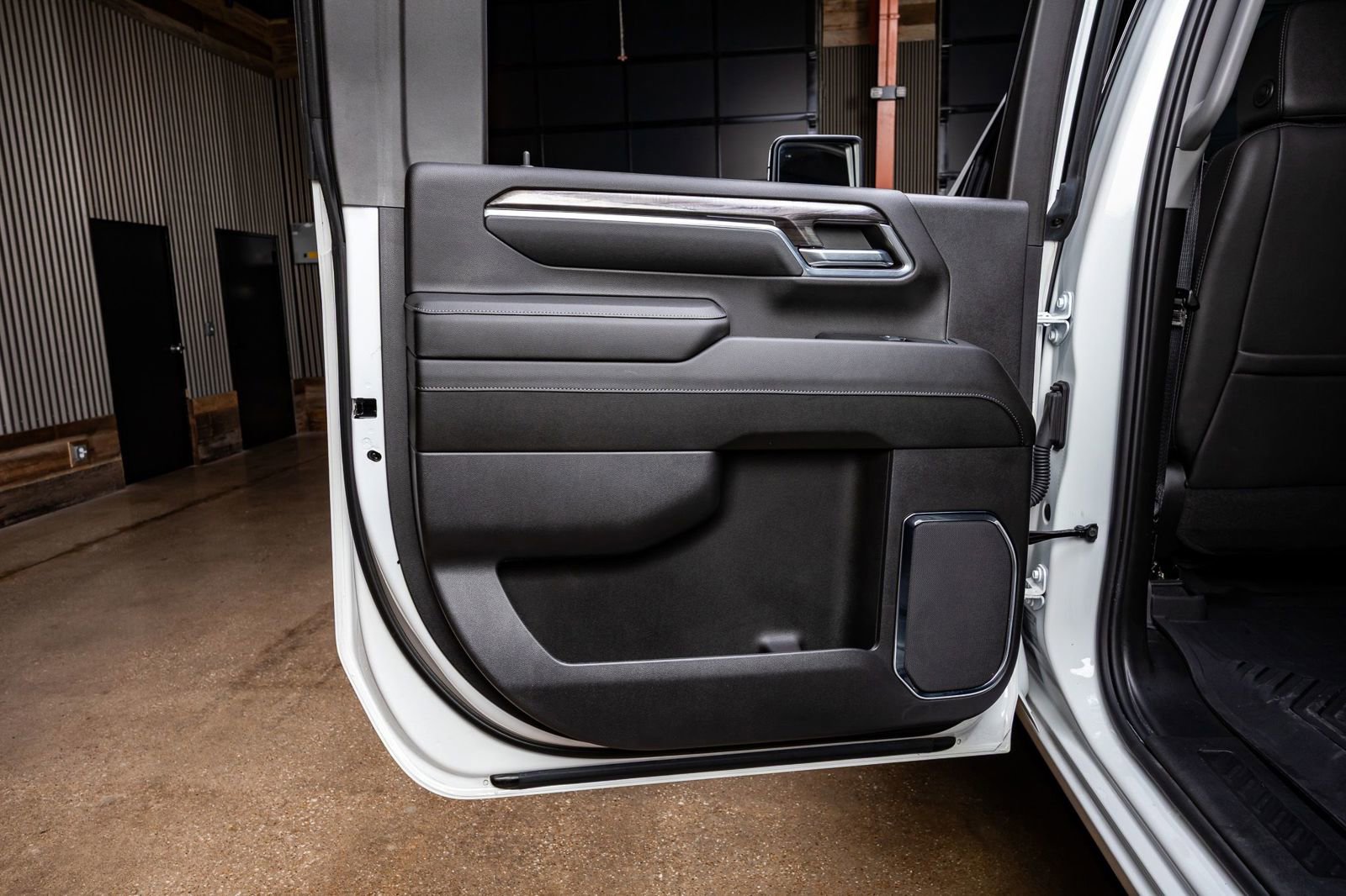 Used 2024 Chevrolet Silverado 2500 LTZ w/ LTZ Premium Package image 36