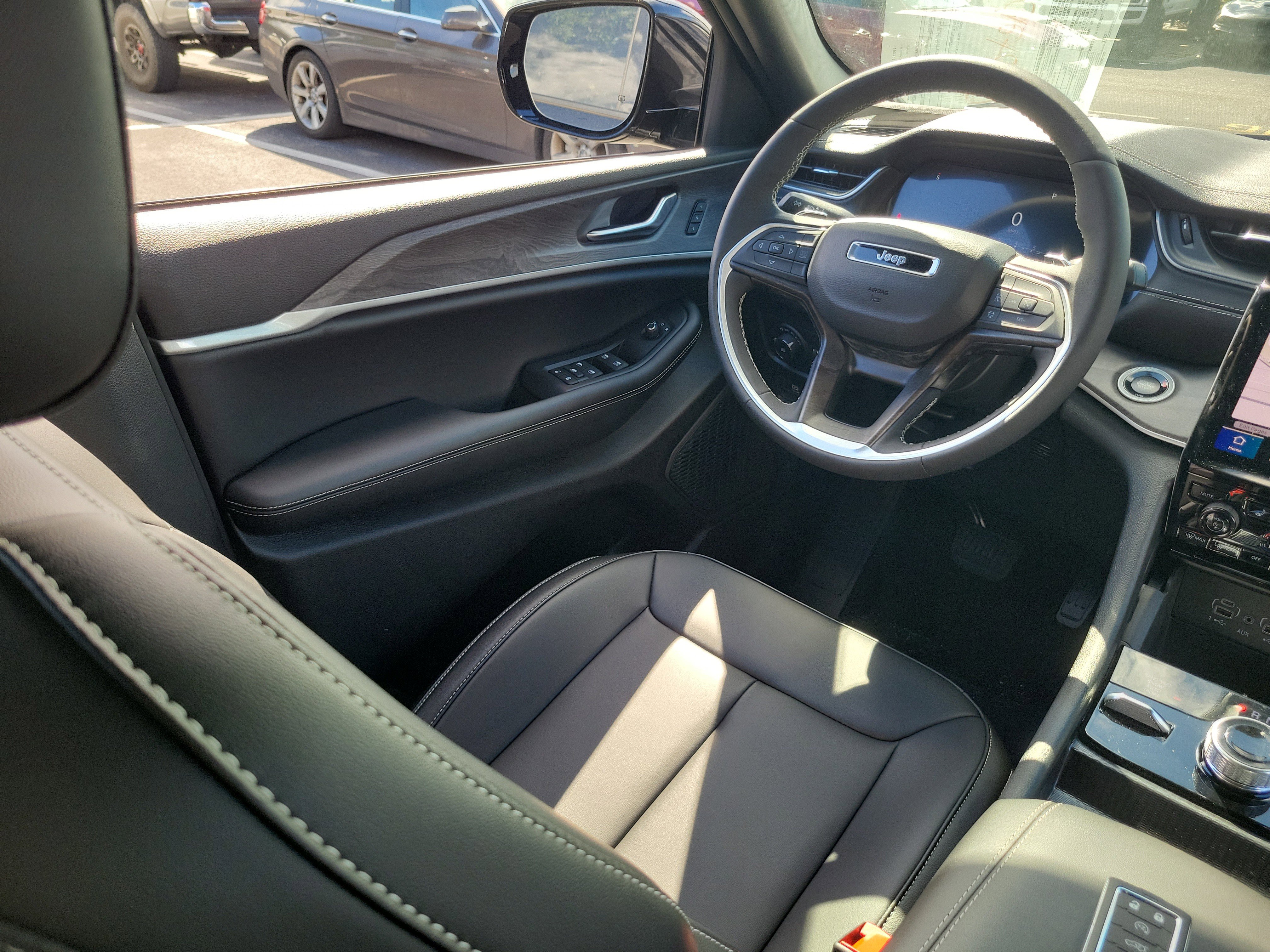 New 2025 Jeep Grand Cherokee Limited w/ Black Appearance Package image 8