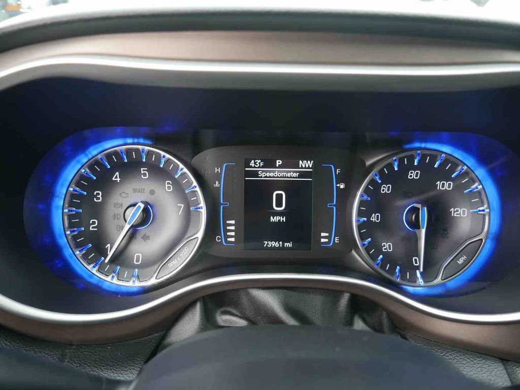 Used 2020 Chrysler Voyager LX image 36