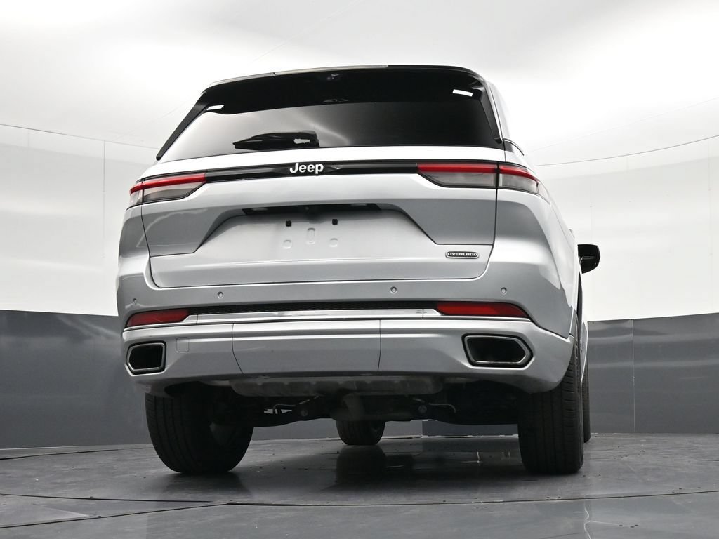 Used 2023 Jeep Grand Cherokee Overland w/ Luxury Tech Group IV RWD image 23