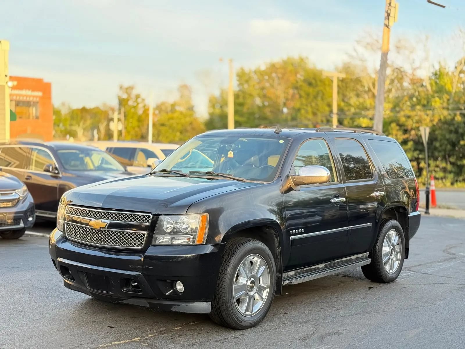 Used 2010 Chevrolet Tahoe LTZ AWD/4WD image 3