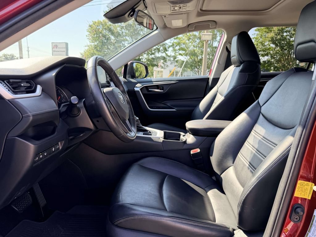 Certified 2020 Toyota RAV4 XLE Premium AWD/4WD image 18