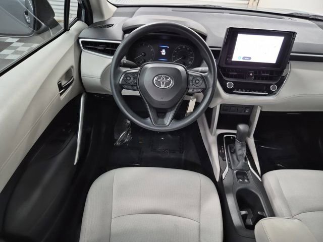 Used 2024 Toyota Corolla Cross L image 11